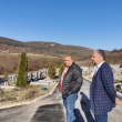 Кметът д-р Иванов инспектира строително-ремонтните дейности на алеите в новия гробищен парк