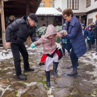 Децата от ДГ „Радост“, гр. Севлиево пресъздадоха обичаите по празника Благовещение
