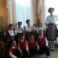ДГ „Мечо Пух“, с. Петко Славейков изнесоха вълнуваща програма по случай 125-годишнината от основаването на училището