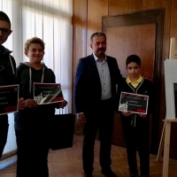 Кметът на Община Севлиево д-р Иван Иванов днес връчи наградите на победителите от фотоконкурса “Севлиево рок”