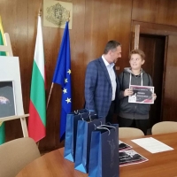 Кметът на Община Севлиево д-р Иван Иванов днес връчи наградите на победителите от фотоконкурса “Севлиево рок”