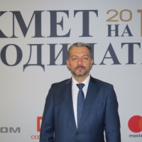 Д-р Иван Иванов с приз "Кмет на годината" в сектор "Младежки дейности и спорт"