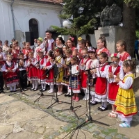 Фолклорен песенен спектакъл представи Школата по народно пеене при НЧ "Развитие 1870" - Севлиево