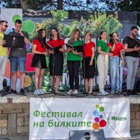 Вокална група „Веселите момичета и момчета“ отново е в севлиевското село на билките – Младен